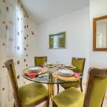 Appartement A Comfortable W Balcony 4 Min Walk To Split