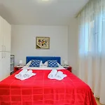 A Comfortable W Balcony 4 Min Walk To Split