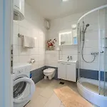 A Comfortable W Balcony 4 Min Walk To Appartement Split