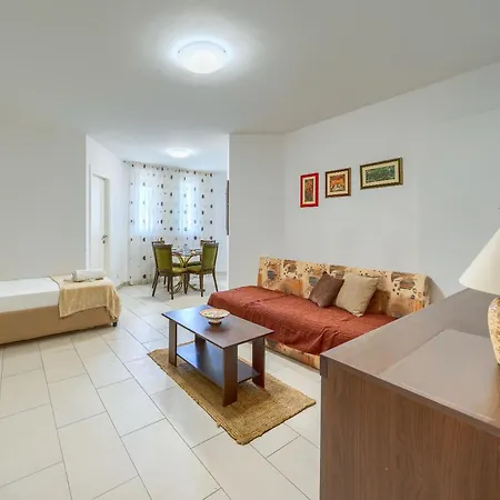 A Comfortable W Balcony 4 Min Walk To Daire *