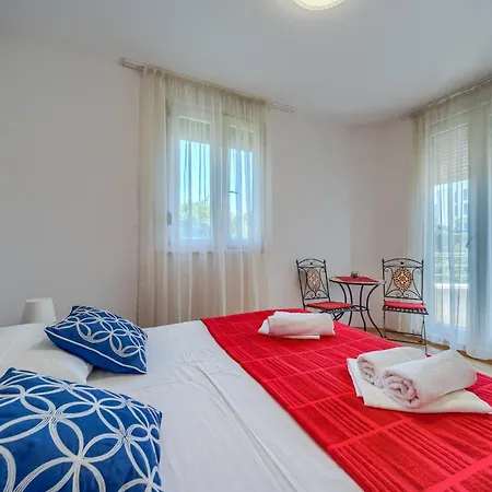 A Comfortable W Balcony 4 Min Walk To Daire Split