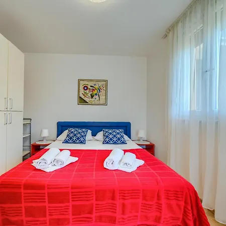 A Comfortable W Balcony 4 Min Walk To Split