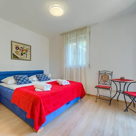 A Comfortable W Balcony 4 Min Walk To Daire Split