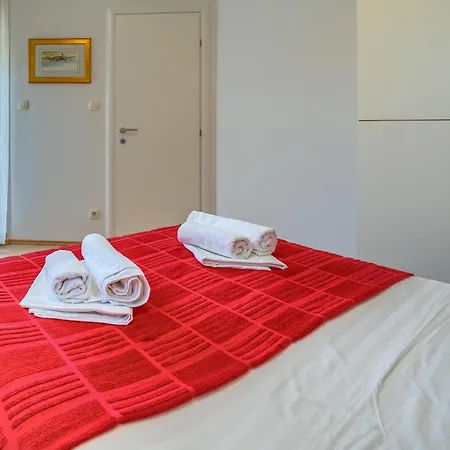 Daire A Comfortable W Balcony 4 Min Walk To *