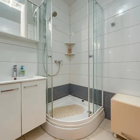 Daire A Comfortable W Balcony 4 Min Walk To *