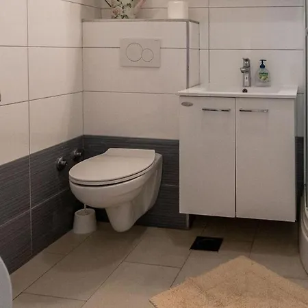 A Comfortable W Balcony 4 Min Walk To Daire Split