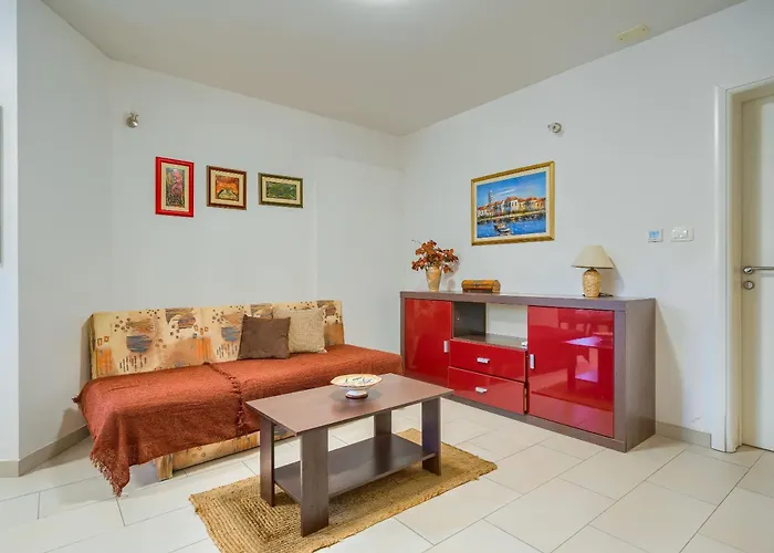 A Comfortable W Balcony 4 Min Walk To Apartment *