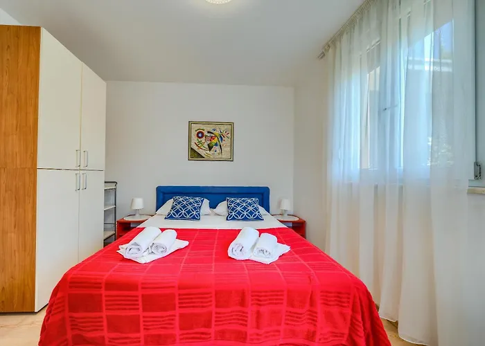 A Comfortable W Balcony 4 Min Walk To Split